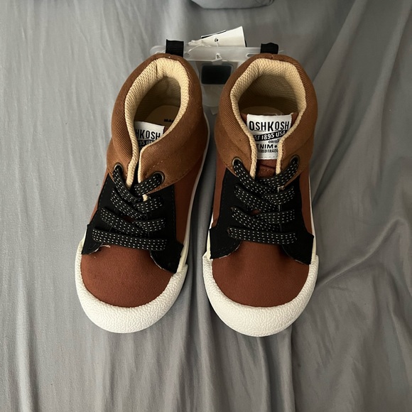 New Oshkosh High top Sneakers - Picture 4 of 8
